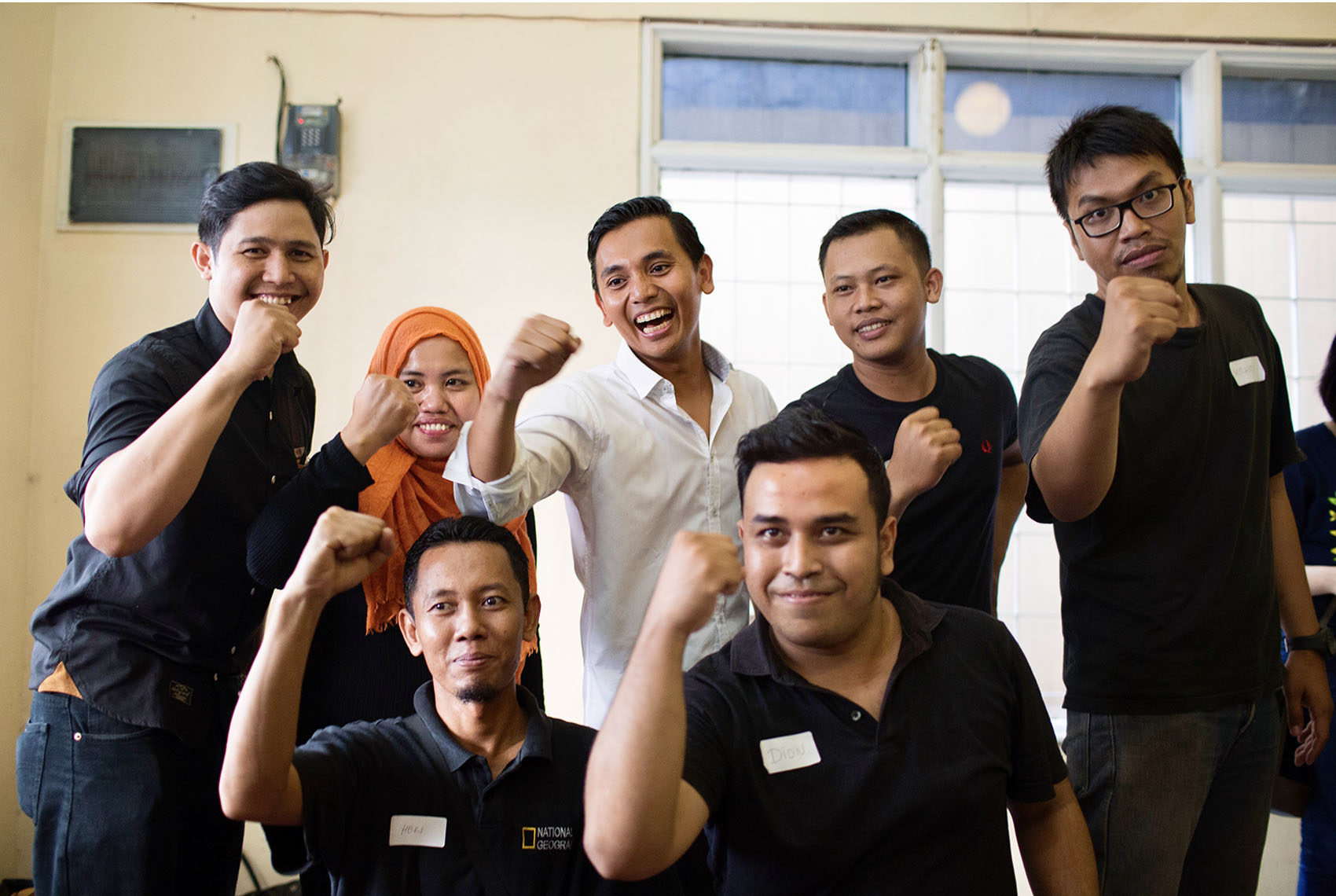 Aldi meets with community members using Mapan’s technology to make a living.